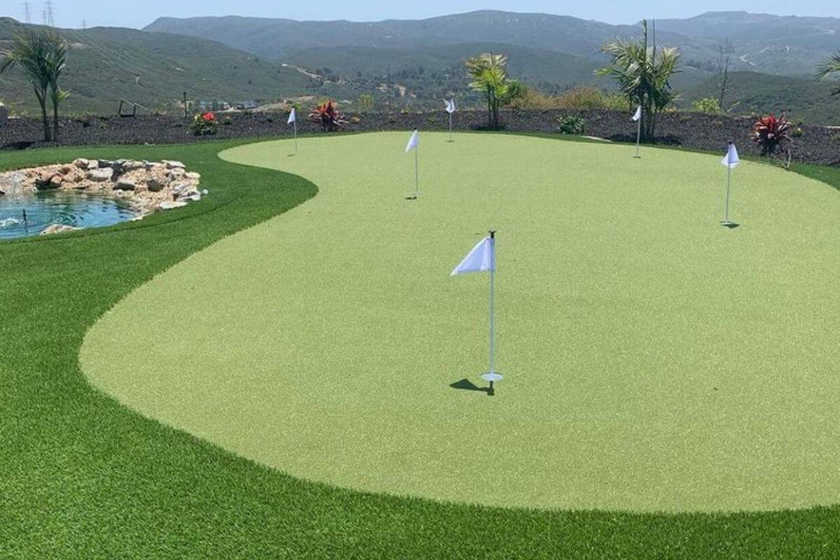 synlaw-residential-putting-green-2
