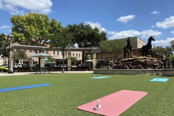 la-centerra-yoga La centerra park artificial grass installation